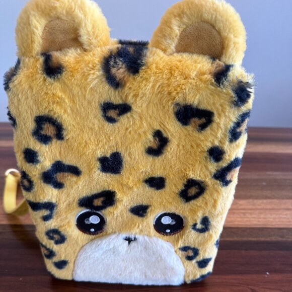 Na! Na! Na! 3-In-1 Backpack Bedroom Doll Playset with Jennel Jaguar, 6 Piece - Picture 4 of 6